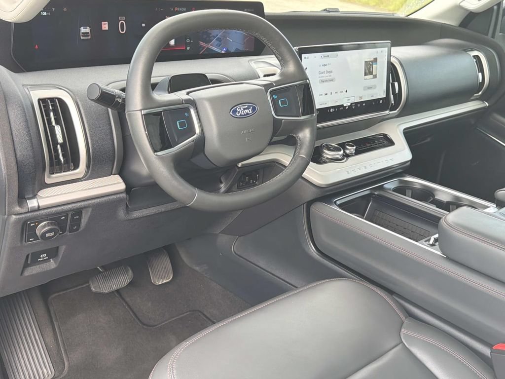 Certified 2025 Ford Expedition Active AWD/4WD image 12