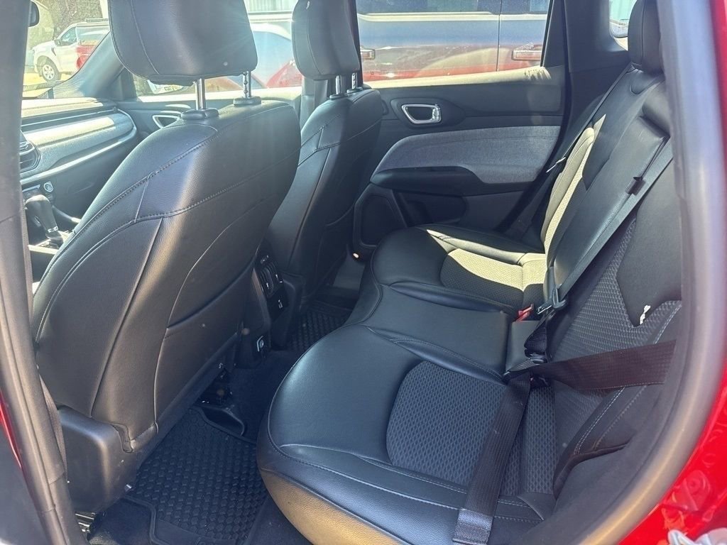 Used 2025 Jeep Compass Latitude w/ Sun & Sound Group image 5