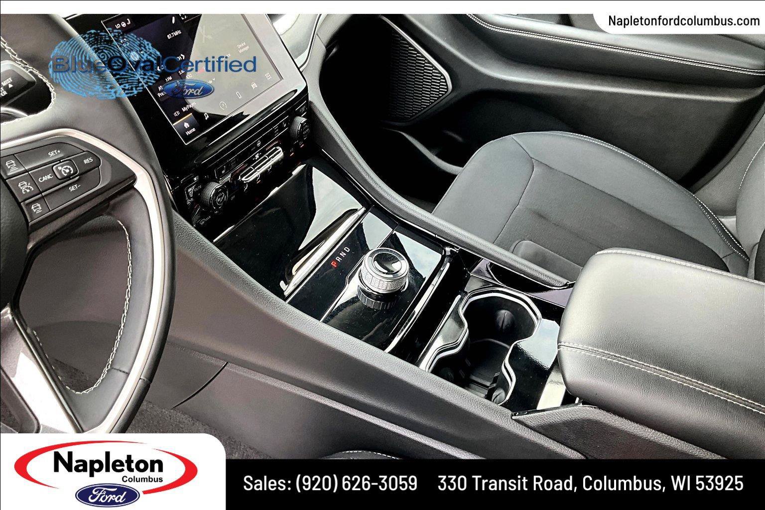 Used 2022 Jeep Grand Cherokee Laredo w/ Luxury Tech Group I AWD/4WD image 16