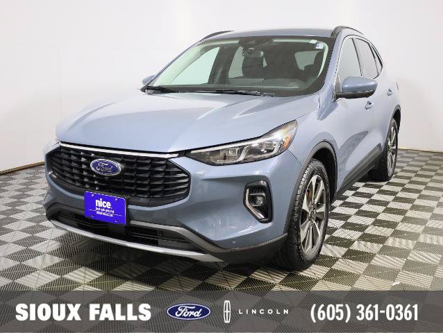 Certified 2023 Ford Escape Platinum AWD/4WD image 1