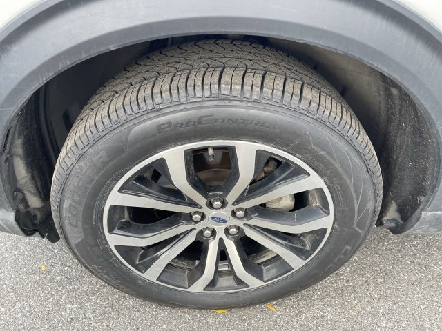 Certified 2025 Ford Explorer ST-Line AWD/4WD image 3