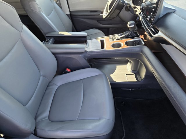 Used 2022 Toyota Sienna XLE image 13