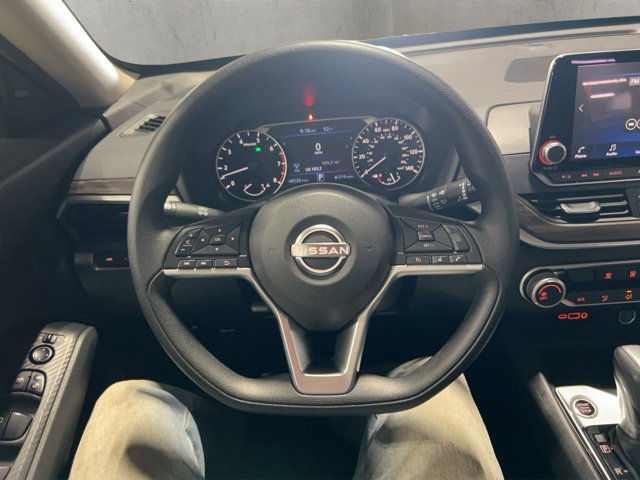 Used 2025 Nissan Altima 2.5 SV FWD image 17