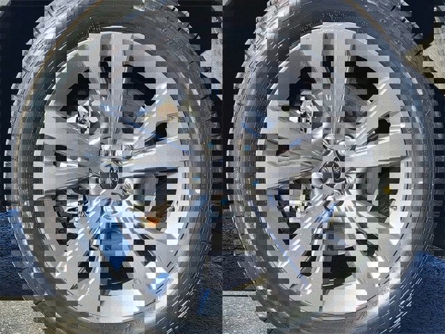 Certified 2022 Ford Explorer XLT w/ Equipment Group 202A image 17