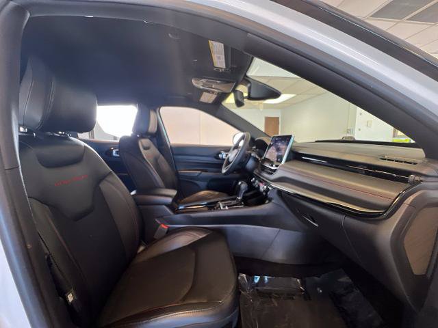 Used 2025 Jeep Compass Trailhawk AWD/4WD image 33