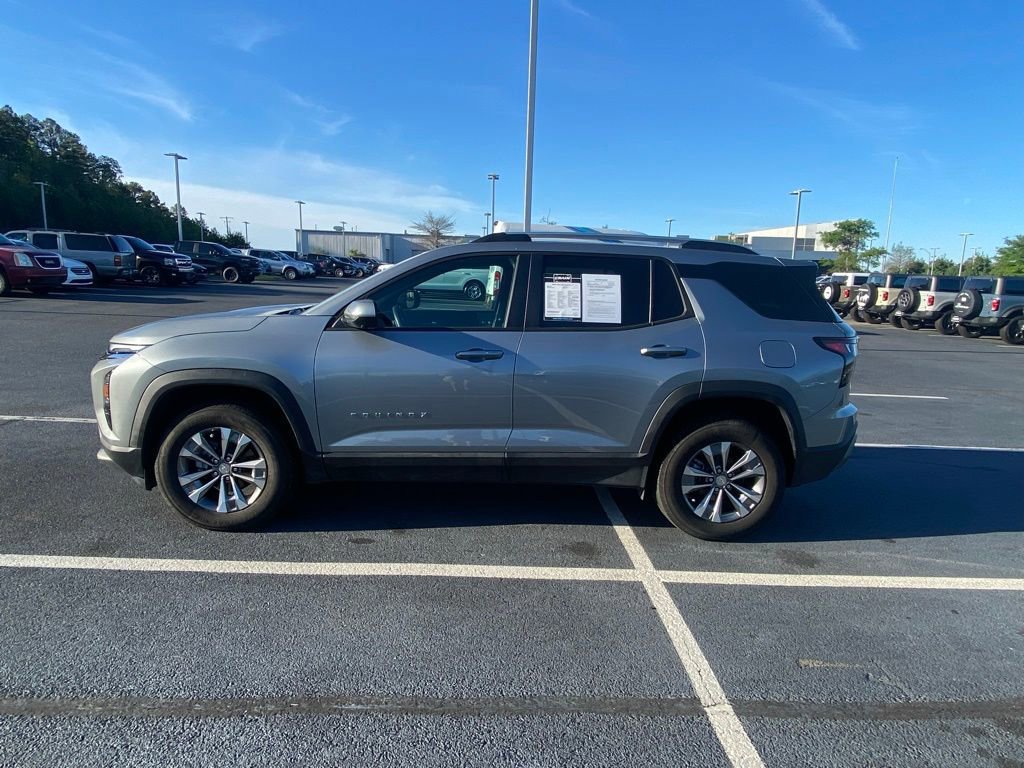 Used 2025 Chevrolet Equinox LT w/ Convenience Package II image 2