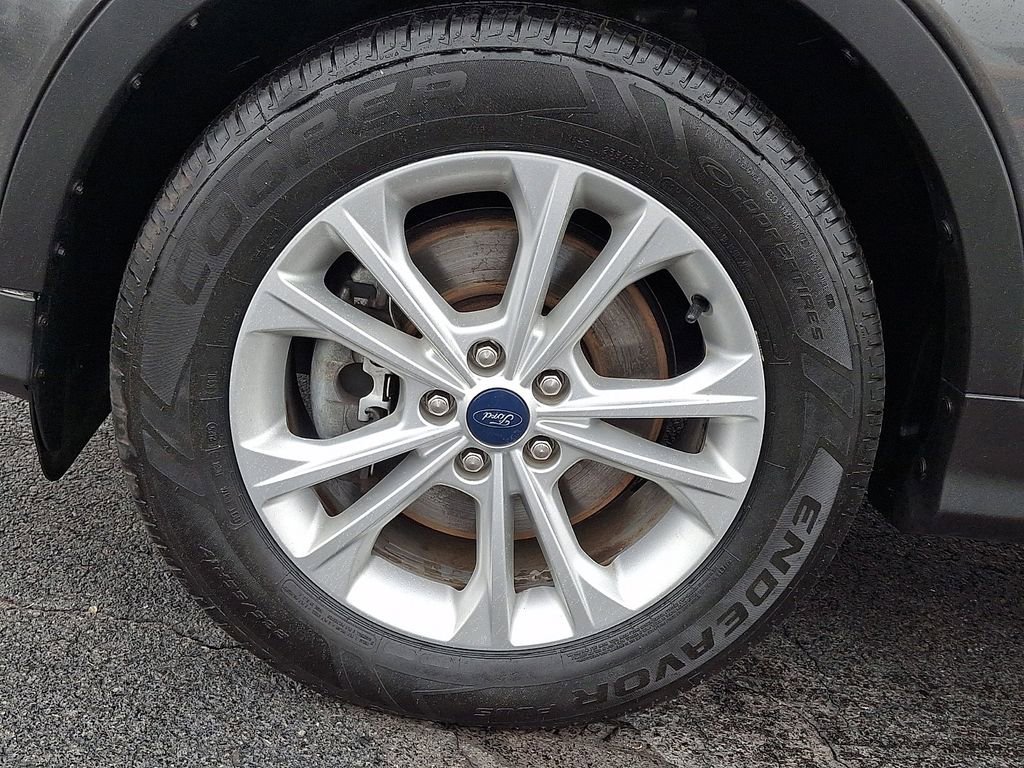 Certified 2018 Ford Escape SE w/ SE Sync 3 Package image 8