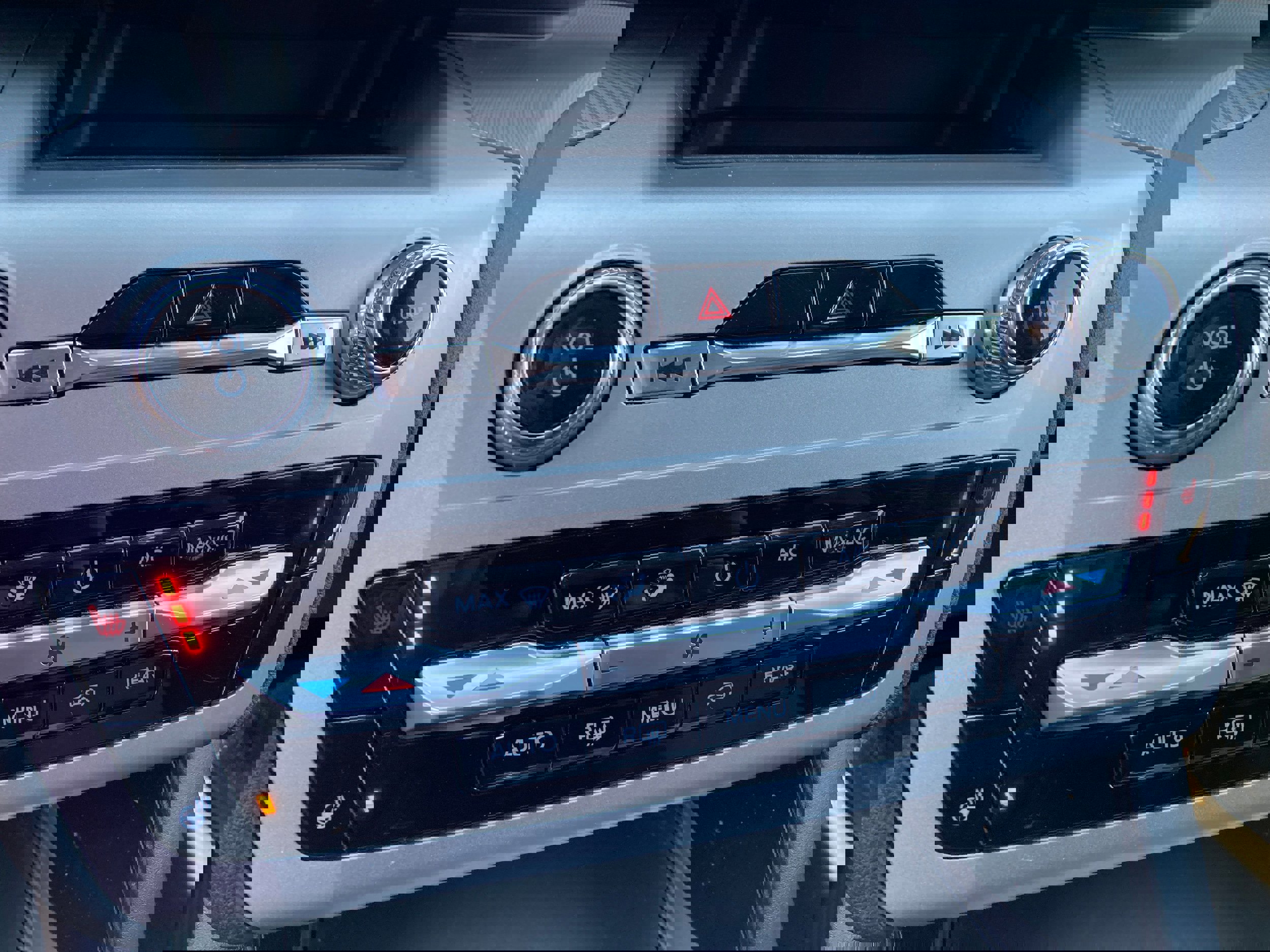 Certified 2022 Ford Explorer XLT w/ Equipment Group 202A image 18