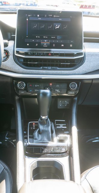 Used 2023 Jeep Compass Latitude AWD/4WD image 14