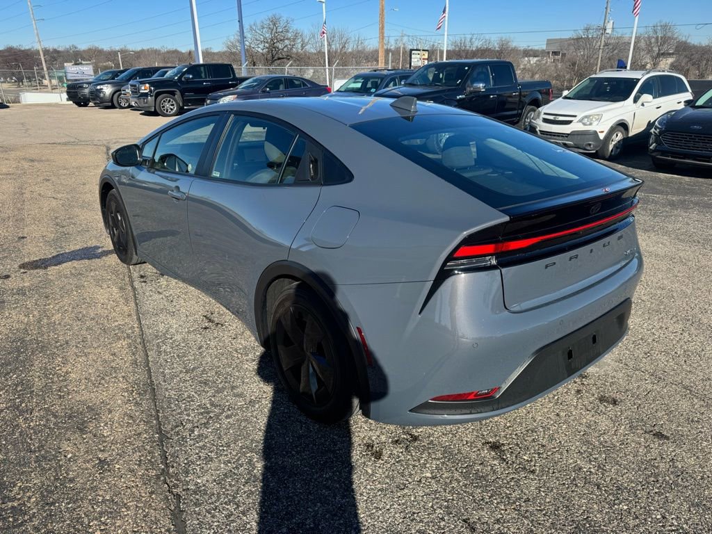 Used 2025 Toyota Prius LE image 2