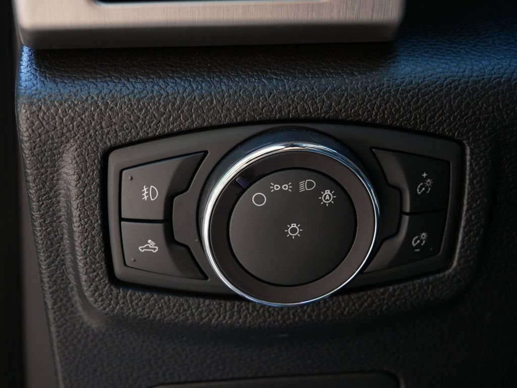 Certified 2019 Ford F150 Platinum w/ Equipment Group 701A Luxury AWD/4WD image 17