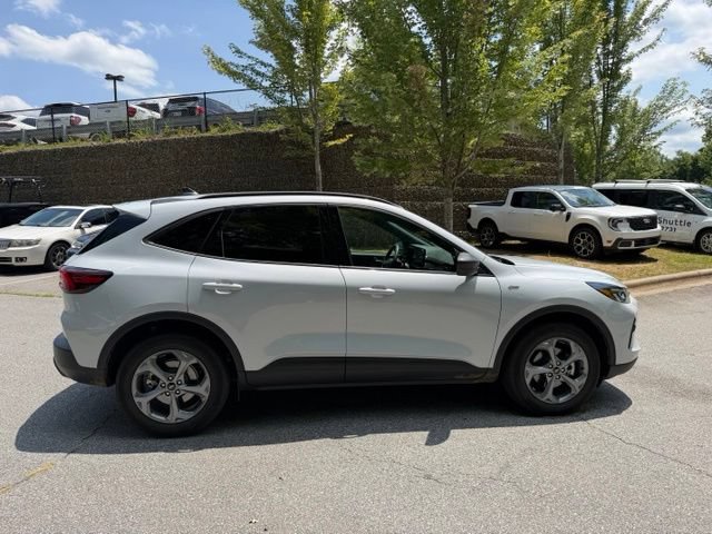 Certified 2025 Ford Escape ST-Line w/ Tech Pack #1 AWD/4WD image 6