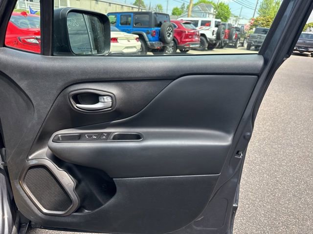 Used 2023 Jeep Renegade Latitude AWD/4WD image 30