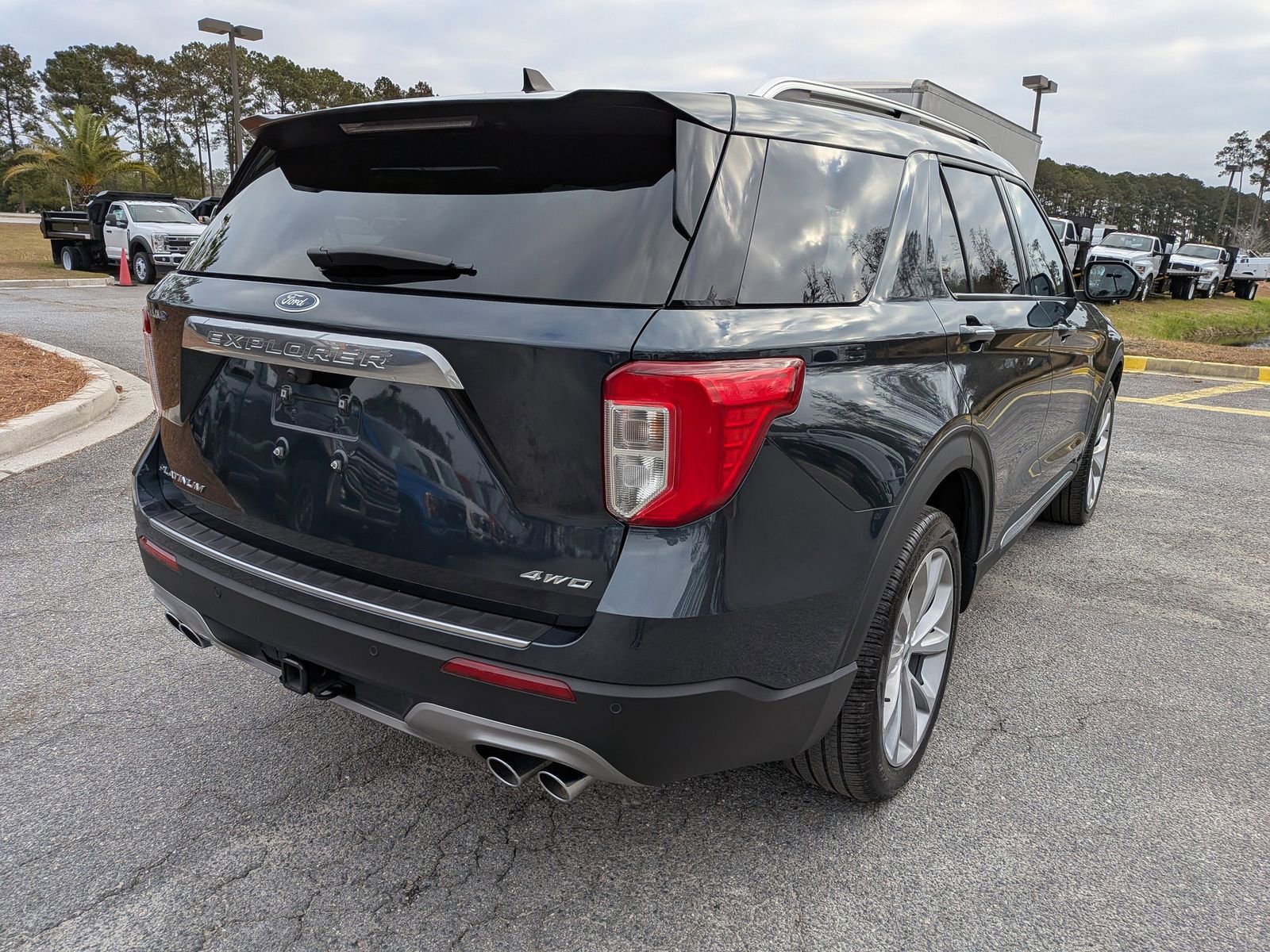 Certified 2023 Ford Explorer Platinum w/ Technology Package image 4