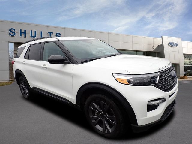 Certified 2023 Ford Explorer XLT w/ Equipment Group 202A AWD/4WD image 4