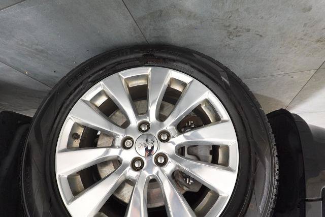 Used 2017 Jeep Cherokee Overland AWD/4WD image 37