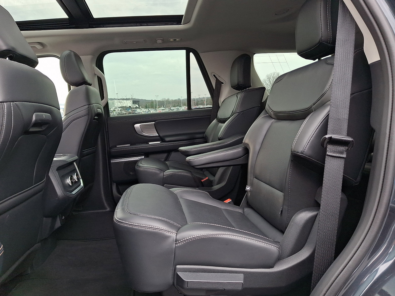 Certified 2025 Ford Expedition Platinum image 10