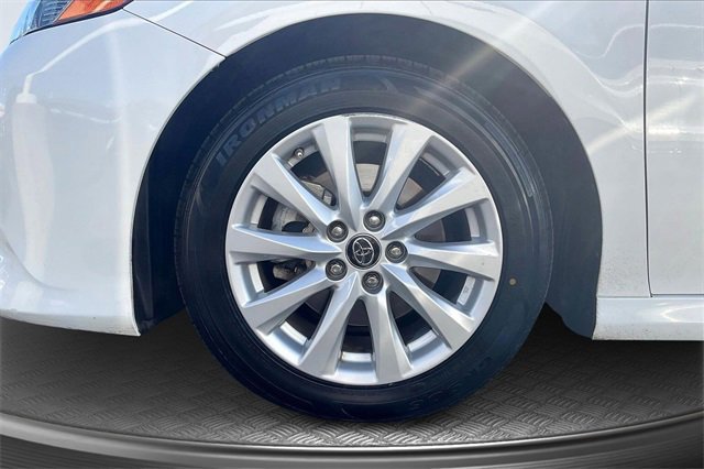 Used 2019 Toyota Camry LE image 11