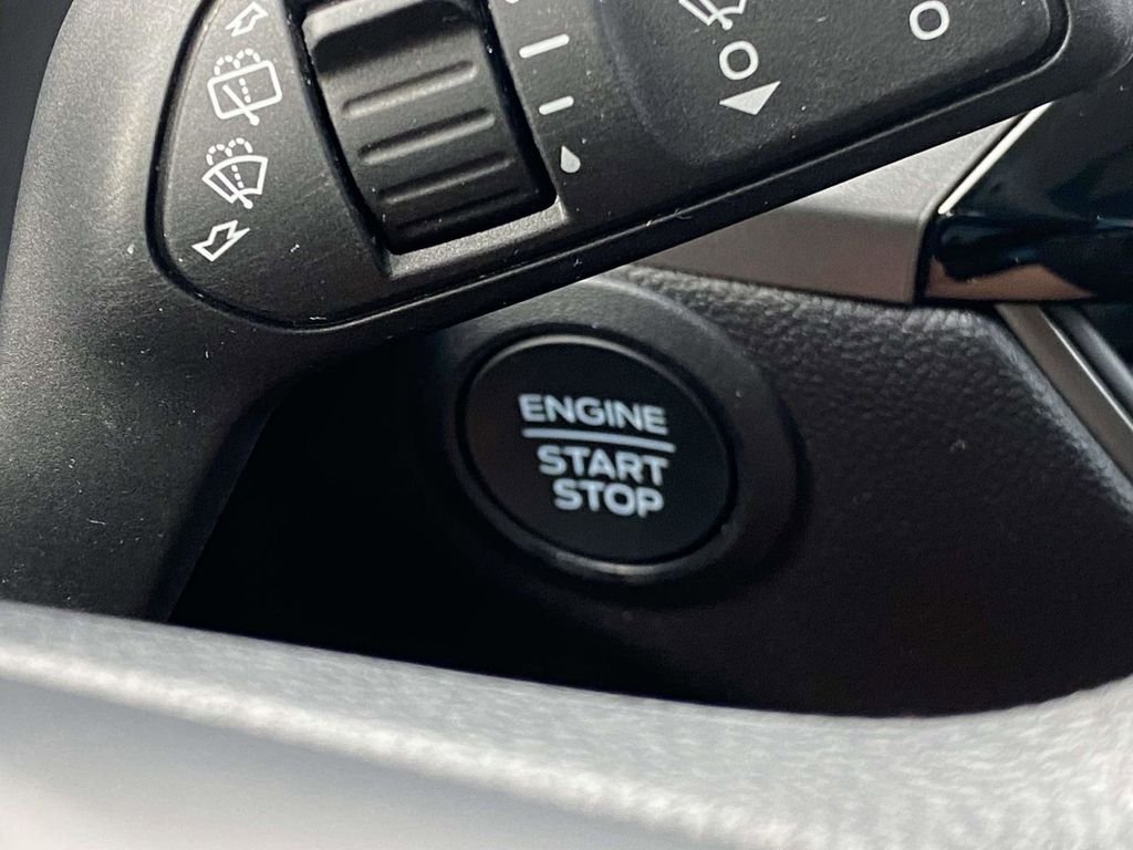 Certified 2025 Ford Escape ST-Line AWD/4WD image 32
