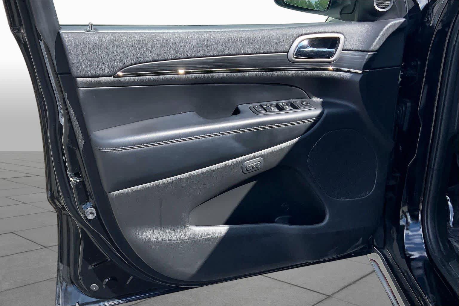 Used 2020 Jeep Grand Cherokee Limited X RWD image 22