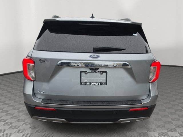 Certified 2024 Ford Explorer XLT w/ Equipment Group 202A RWD image 5