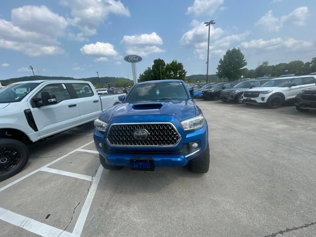 Used 2018 Toyota Tacoma TRD Sport AWD/4WD image 25