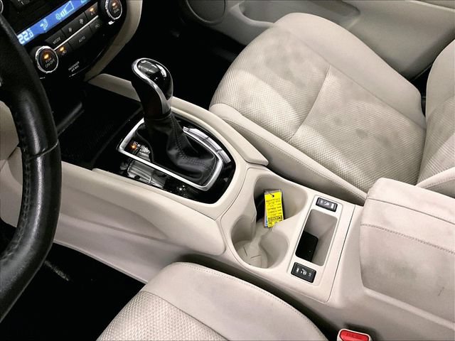 Used 2017 Nissan Rogue Sport SV AWD/4WD image 16