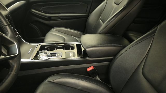 Certified 2019 Ford Edge Titanium w/ Cold Weather Package AWD/4WD image 24