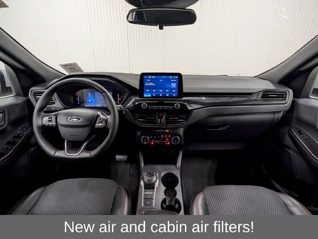 Certified 2025 Ford Escape ST-Line Select AWD/4WD image 3
