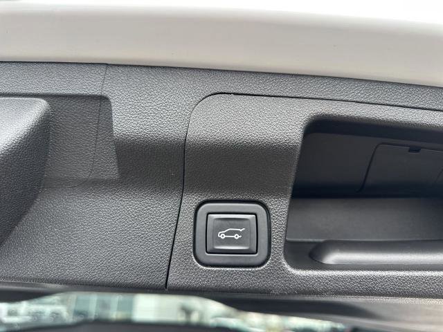 Used 2023 GMC Acadia SLT image 13