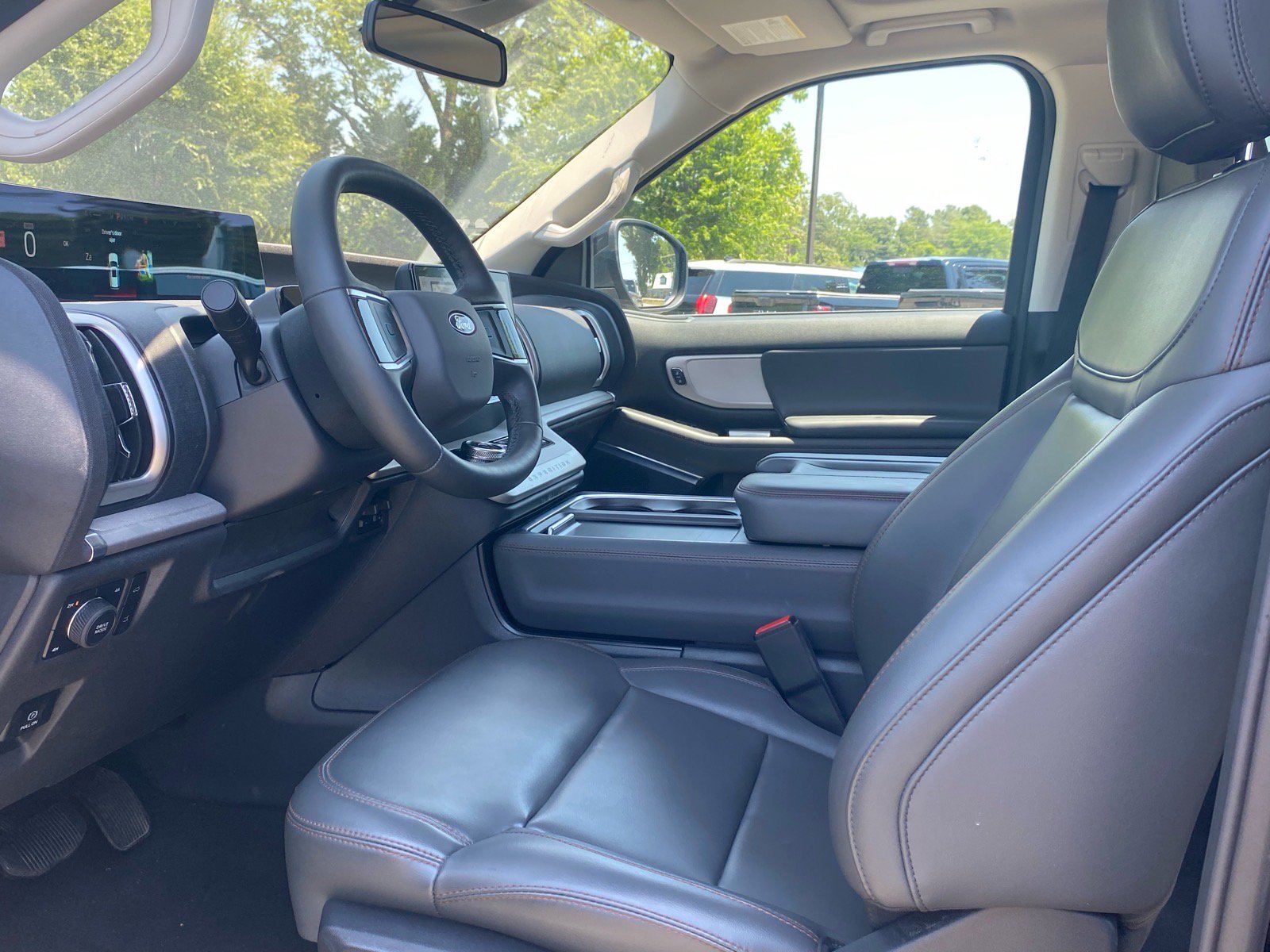 Certified 2025 Ford Expedition Active AWD/4WD image 9