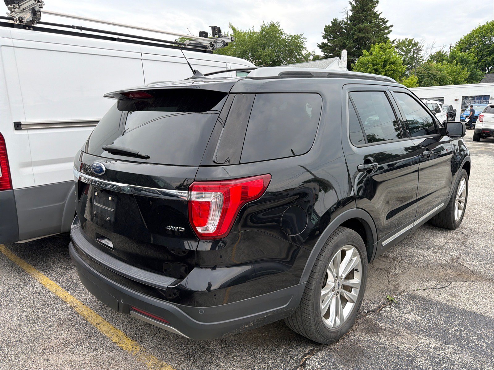 Certified 2019 Ford Explorer XLT w/ Equipment Group 202A AWD/4WD image 6
