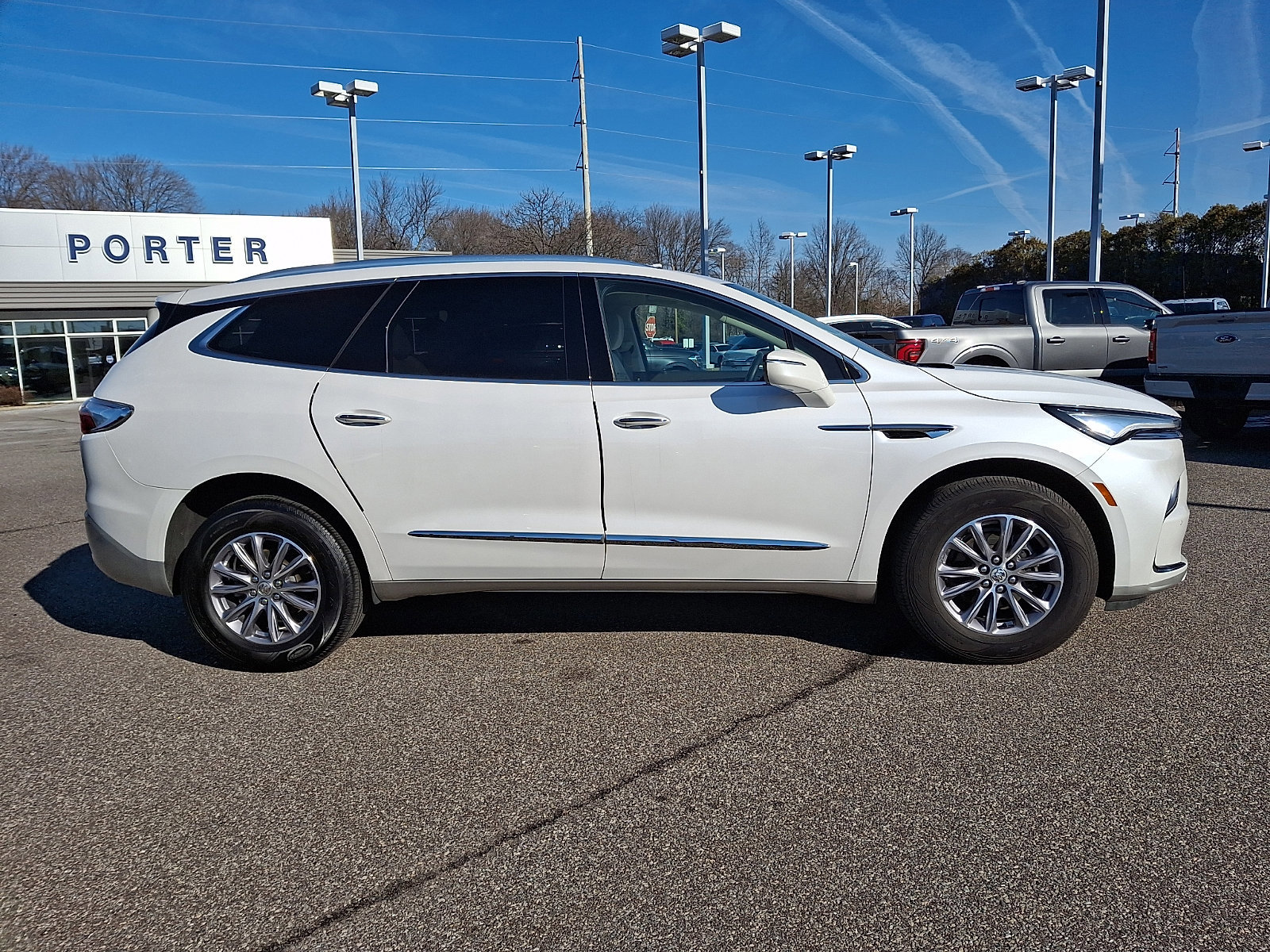 Used 2023 Buick Enclave Essence image 9