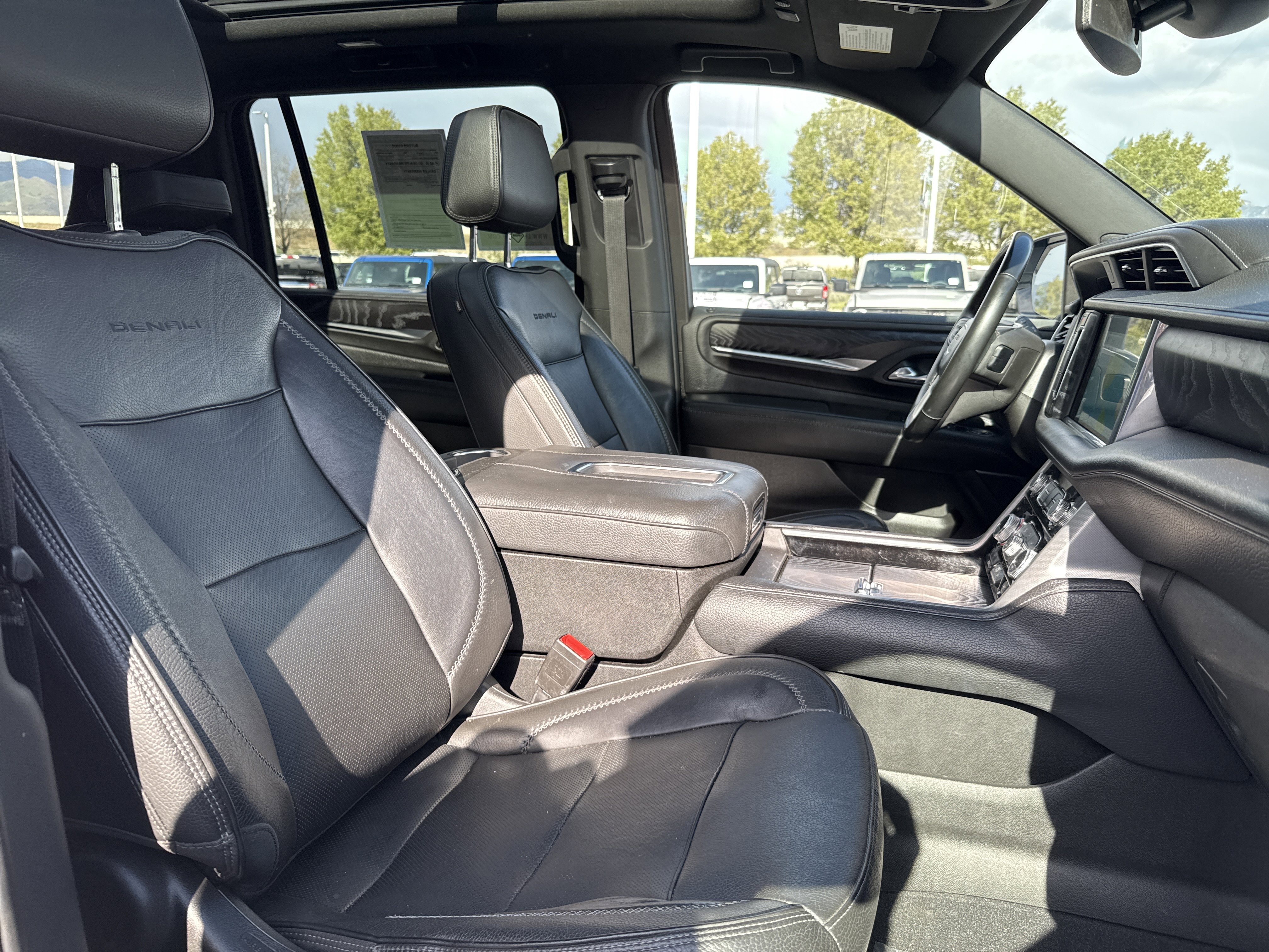 Used 2023 GMC Yukon XL Denali AWD/4WD image 27