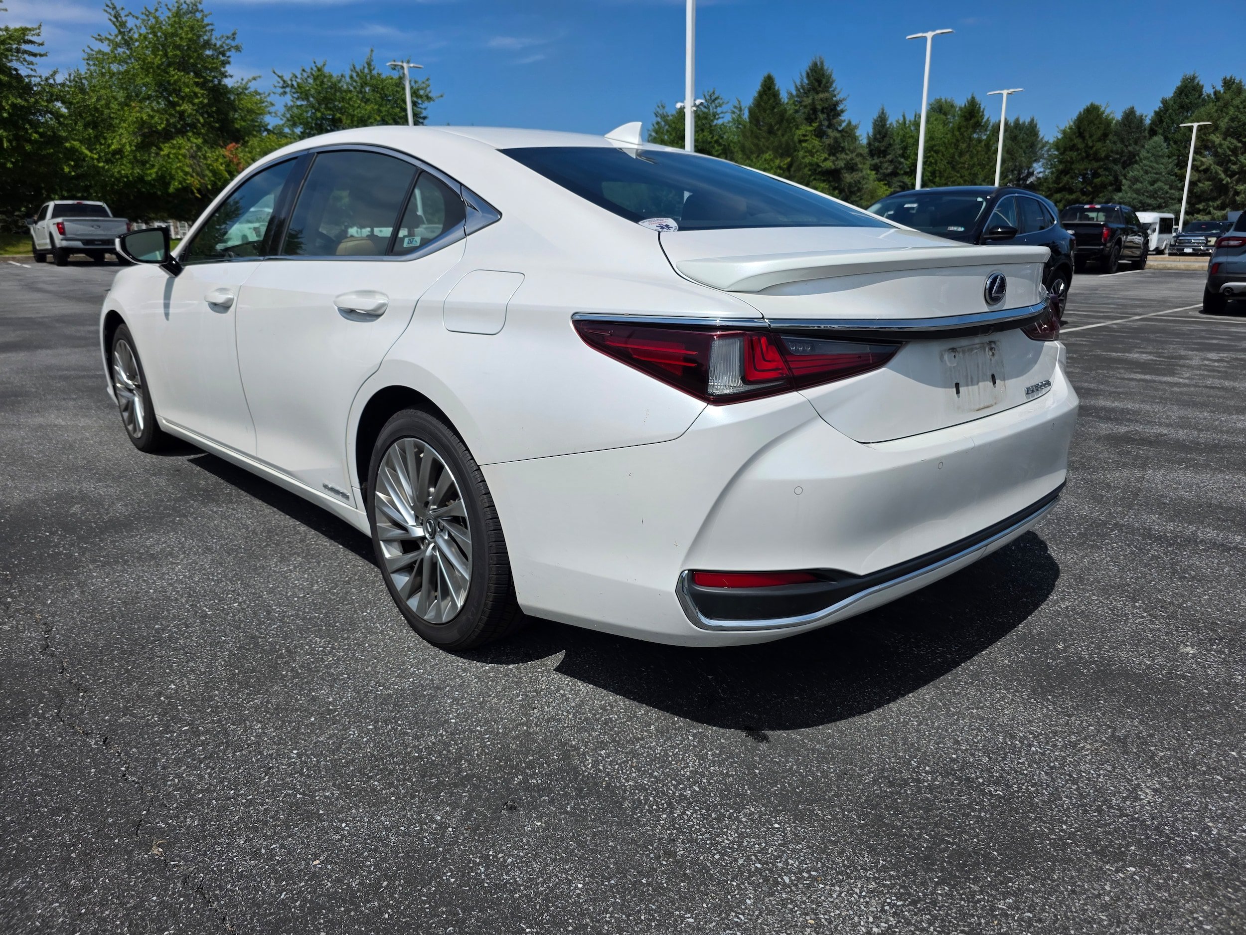 Used 2021 Lexus ES 300h w/ Accessory Package FWD image 3