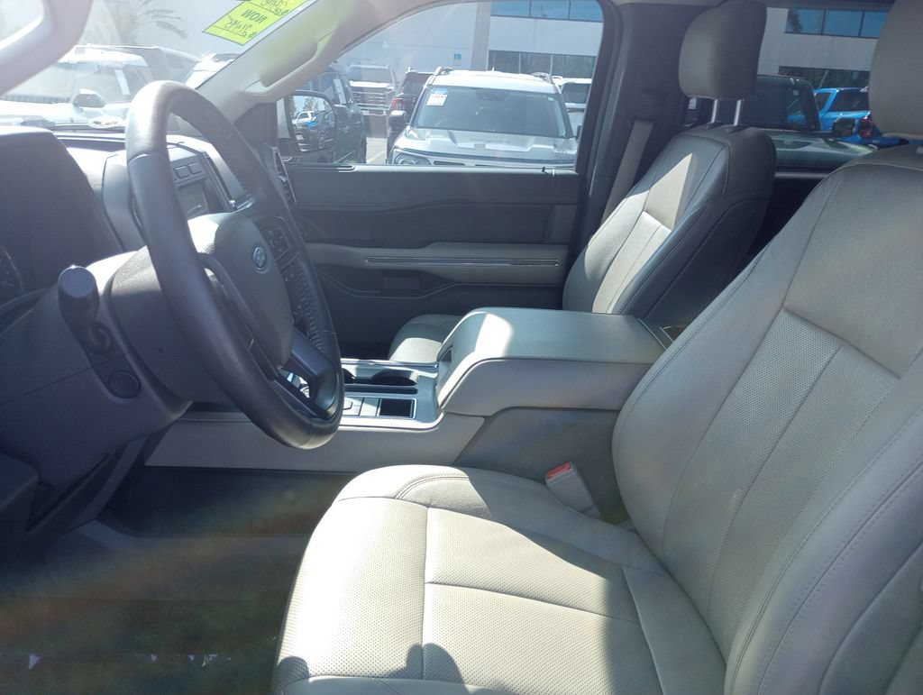 Certified 2018 Ford Expedition XLT w/ Equipment Group 202A RWD image 24
