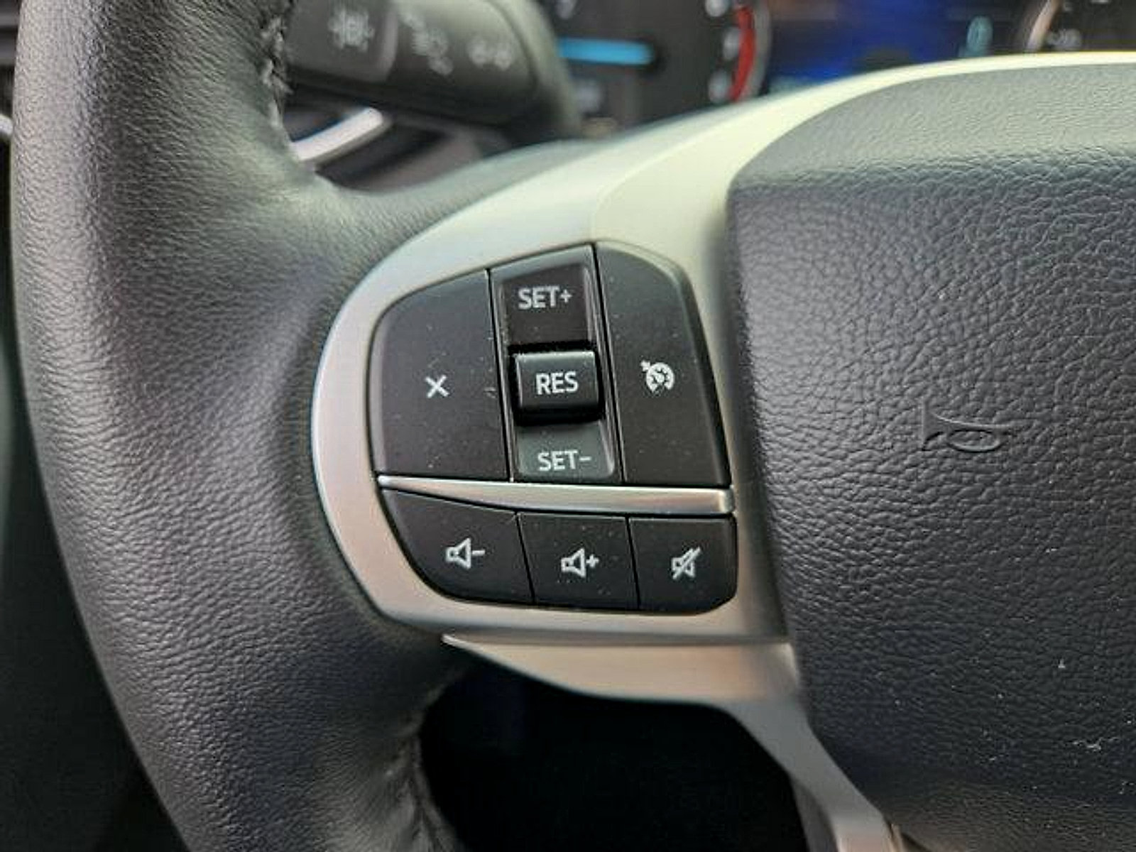 Certified 2024 Ford Explorer XLT w/ Equipment Group 202A AWD/4WD image 14