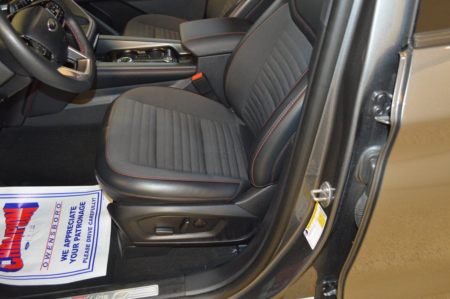 Certified 2025 Ford Explorer ST-Line w/ ST-Line Street Pack AWD/4WD image 16