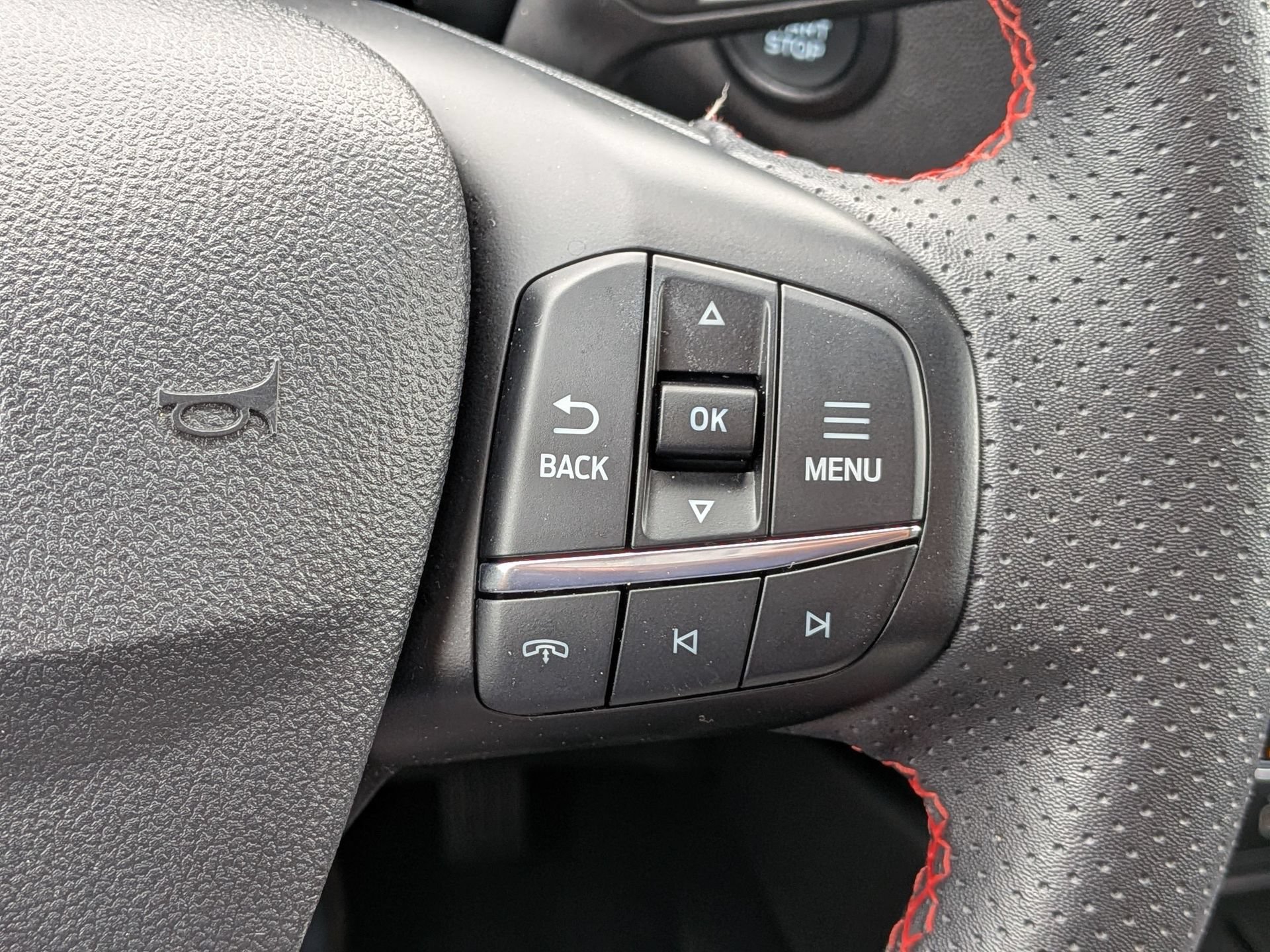 Certified 2025 Ford Escape ST-Line FWD image 27
