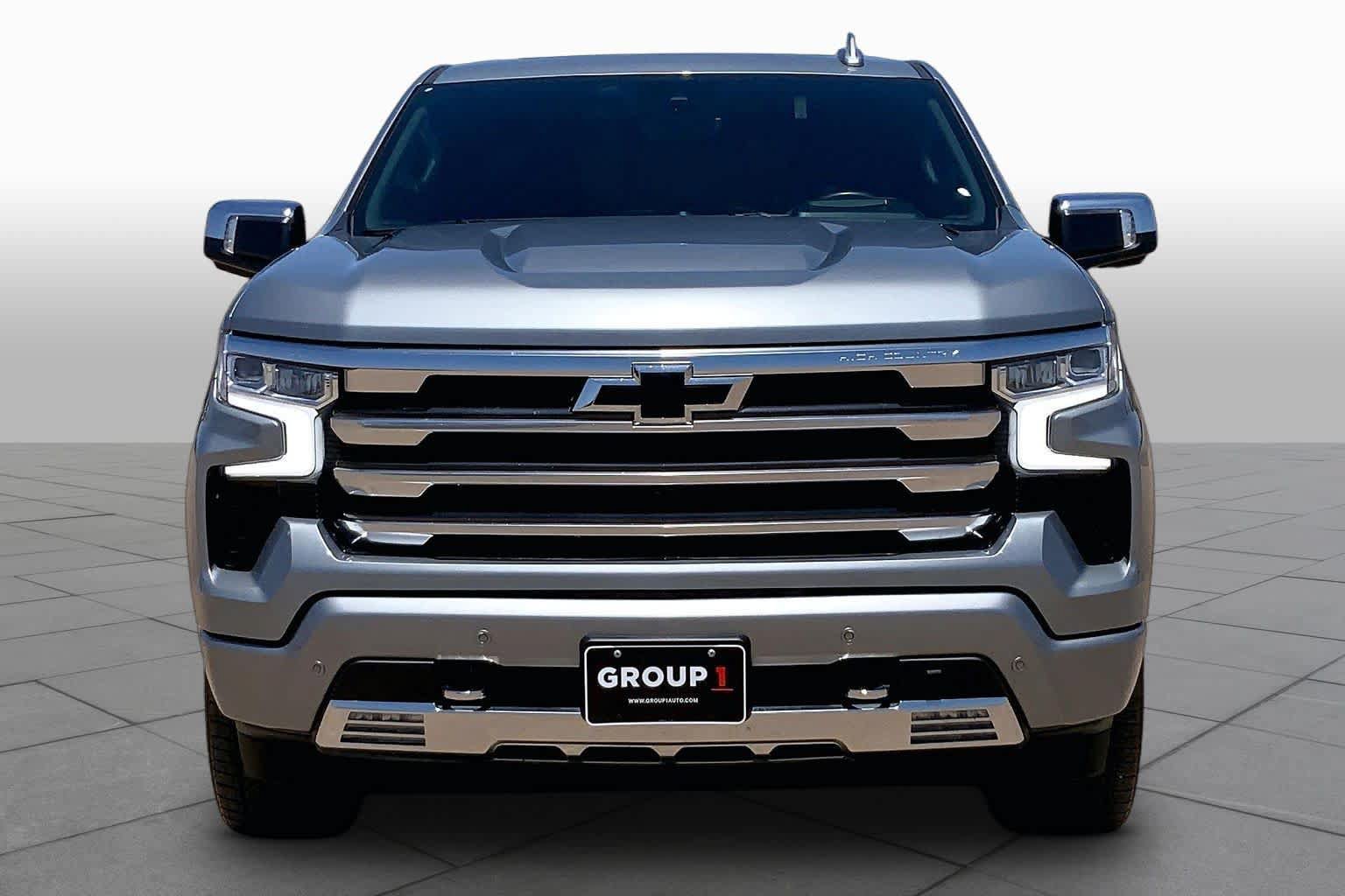 Used 2024 Chevrolet Silverado 1500 High Country w/ High Country Premium Package AWD/4WD image 4