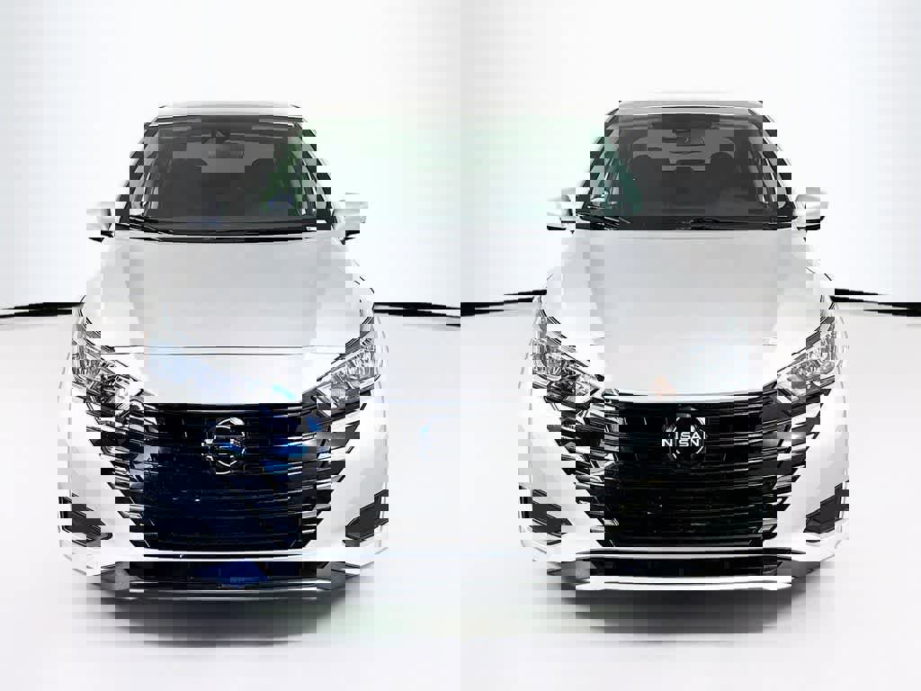 Used 2023 Nissan Versa SV image 8