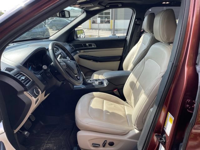 Certified 2018 Ford Explorer XLT w/ Equipment Group 202A AWD/4WD image 8