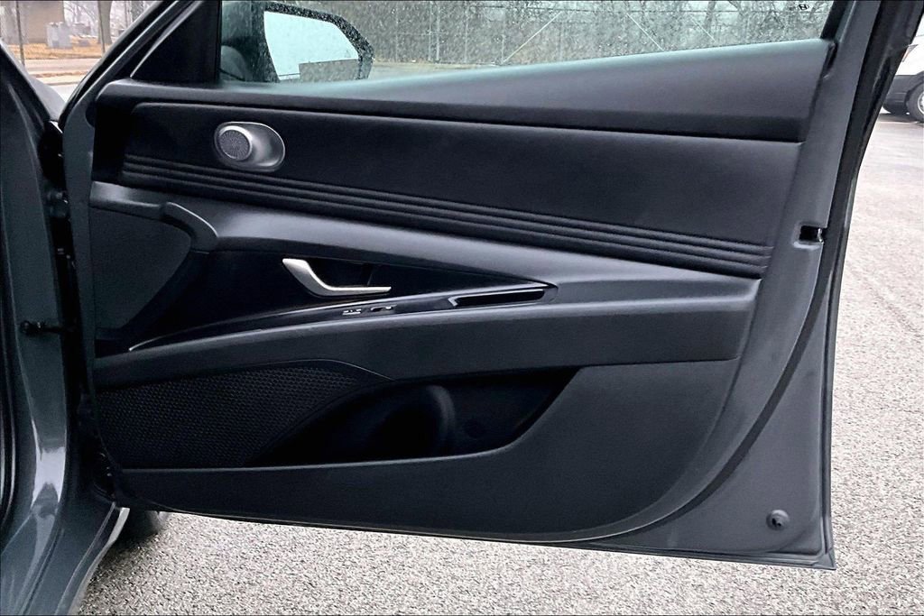 Used 2025 Hyundai Elantra SEL FWD image 23