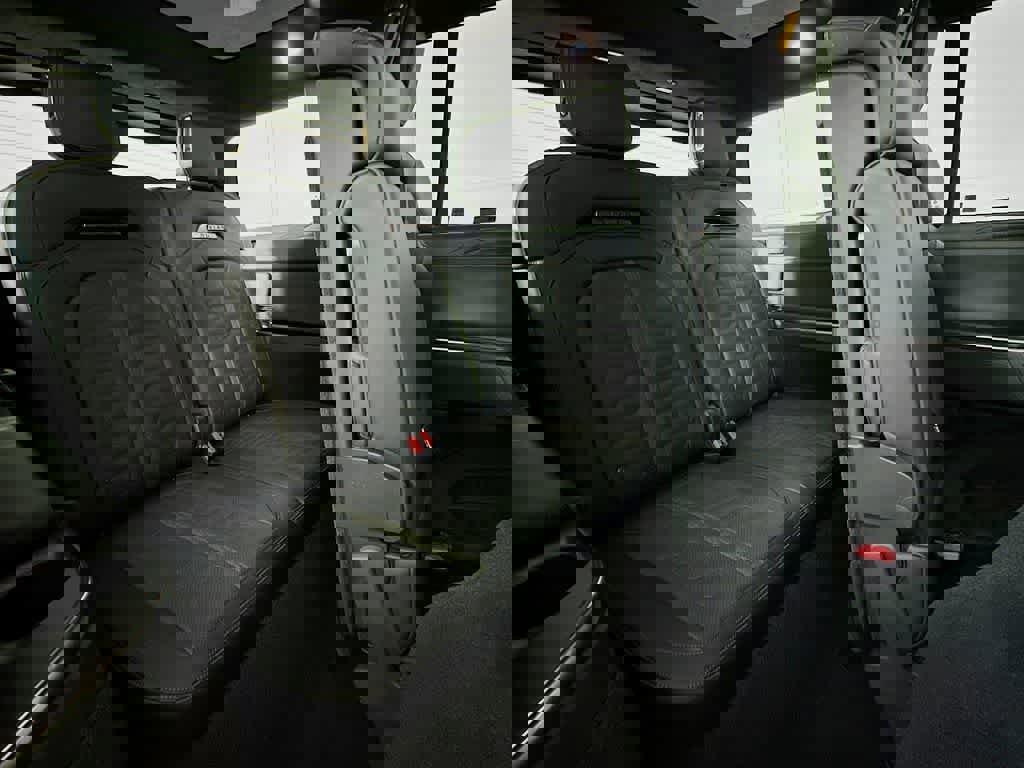 Used 2025 Rivian R1S Adventure AWD/4WD image 32