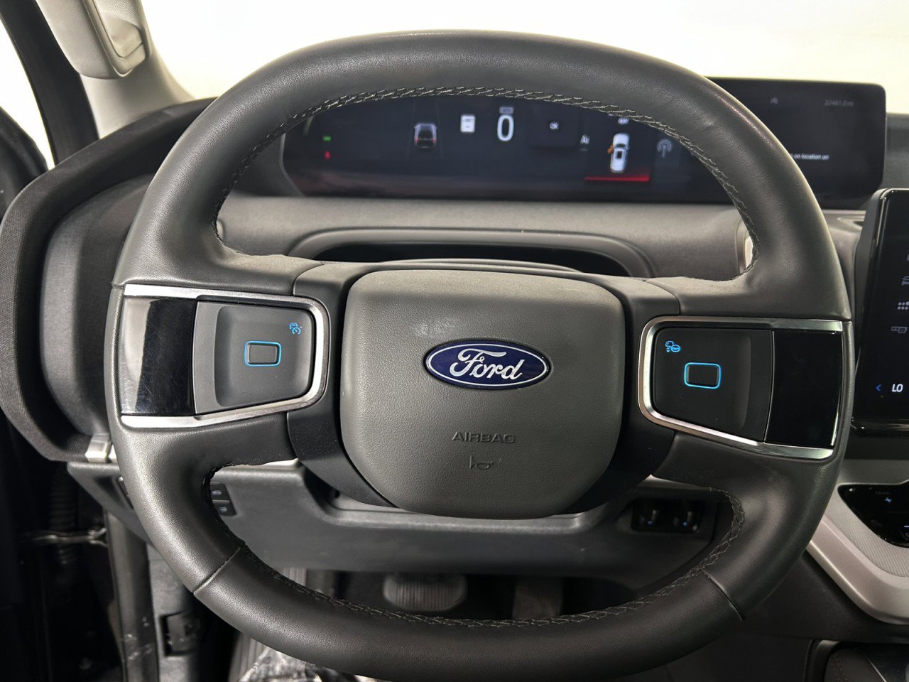 Certified 2025 Ford Expedition Active AWD/4WD image 24