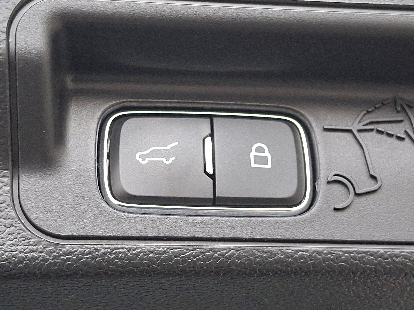 Certified 2022 Ford Explorer XLT w/ Equipment Group 202A image 29