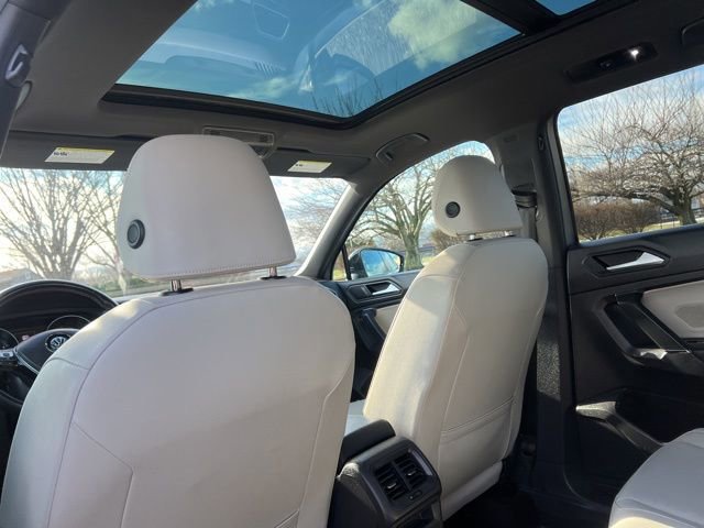 Used 2020 Volkswagen Tiguan SE R-Line image 27