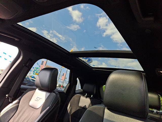 Certified 2022 Ford Edge ST w/ Equipment Group 401A AWD/4WD image 14