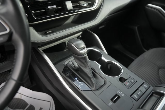 Used 2021 Toyota Highlander LE image 27