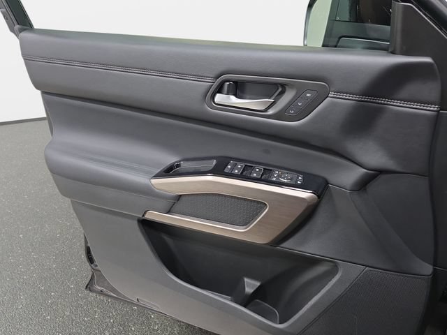 Used 2025 Nissan Pathfinder Platinum w/ Cargo Package AWD/4WD image 27